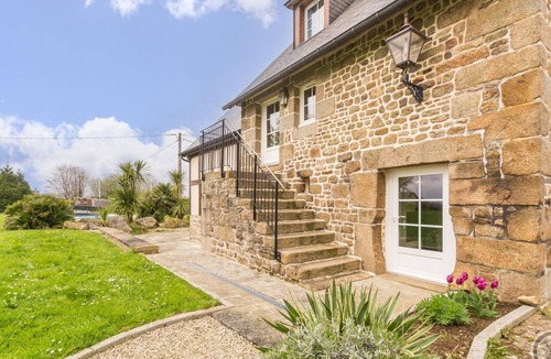 Saint-Michel-de-Montjoie Cottage | Unique house with pool and landscaped park in Saint-Michel-de-Montjoie