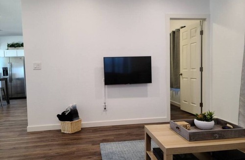 Governmental Mall House | Unique Grand Ave 2bdrm, 1Bath Home near Downtown!