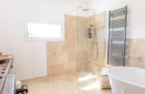 Lancon-Provence Bed & Breakfast | Unique guest room in the heart of Provence: "The Secret of the Stones"