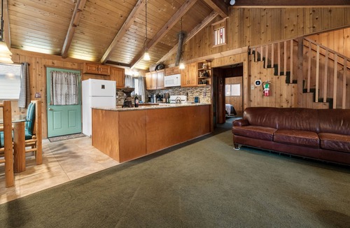 Moonridge House | Unique home+2 New Master Suites! 0.6mi to Bear mtn