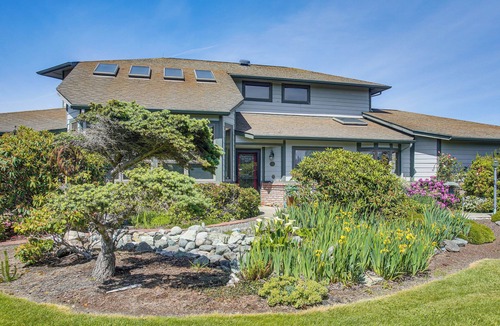 Sequim House | Unique Home w/Beautiful Mtn Views!