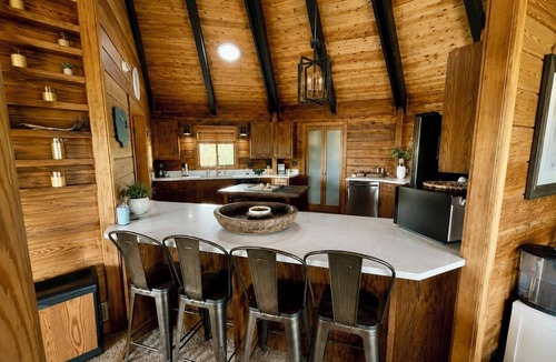 Buffalo Ridge House | Unique Home Where The Buffalo Roam! Perfect for Families, Reunions. Hunters.