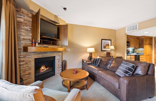 Tamarack Condo | Unique King Studio with Jet Tub