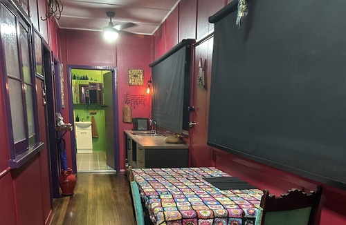 North Haven House | Unique little fun stay ,pet friendly in the heart of North Haven village.