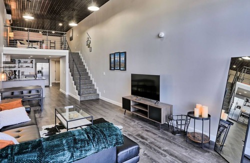 Barths Apartment | Unique loft w/garage door! Spacious & clean