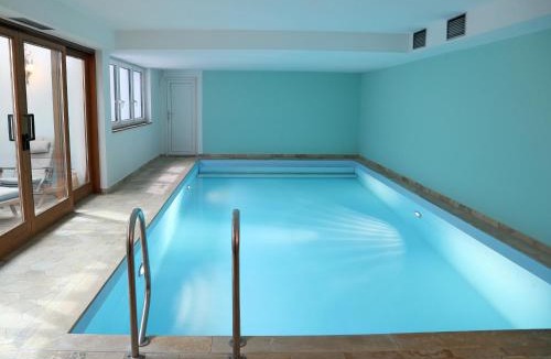 Stockdorf Villa | Unique Luxury Villa 22 min to Munich 290m2 Pool Sauna