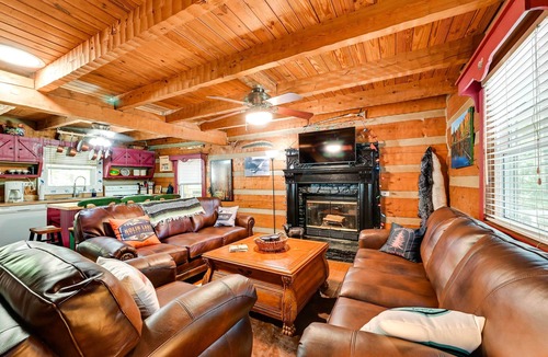 Mammoth Cave Cabin | Unique Mammoth Cave Cabin w/Teepee & Hot Tub!