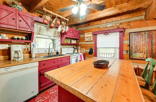 Mammoth Cave Cabin | Unique Mammoth Cave Cabin w/Teepee & Hot Tub!