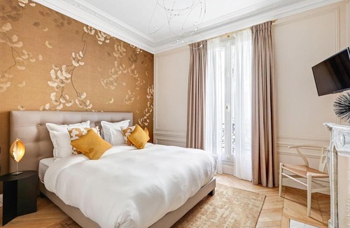 Saint-Merri Apartment | unique Marais