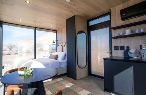 Torrey House | Unique Mirror Studio Retreat with Panoramic Views near Capitol Reef, Torrey Utah