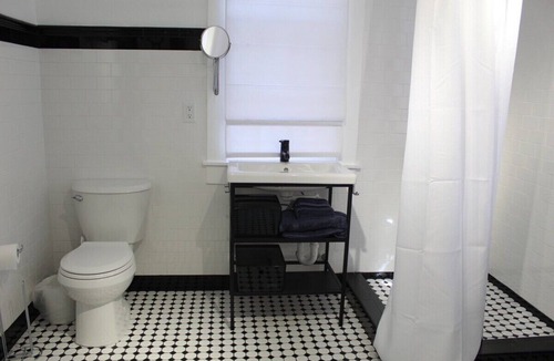 Arsenal House | Unique Modern King William Riverwalk Alamo Stay