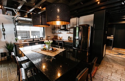 Somerset House | Unique Modern - Rustic Retreat