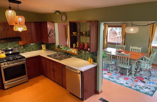 Lethbridge County House | Unique Monarch Home