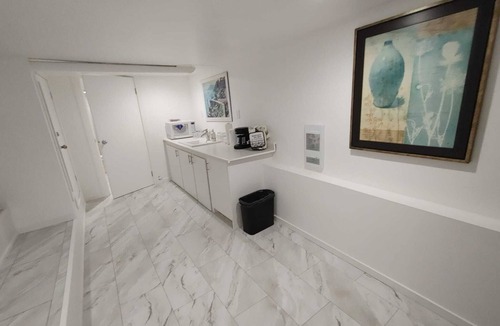 Departure Bay Apartment | Unique Ocean View Retreat, Open Concept, Loft Style- Near Departure Bay Ferries
