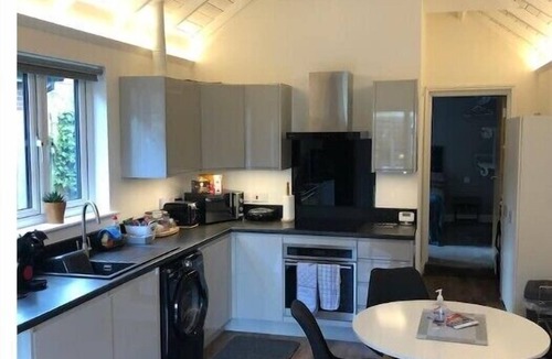 March House | Unique one bed contemporary bungalow town centre