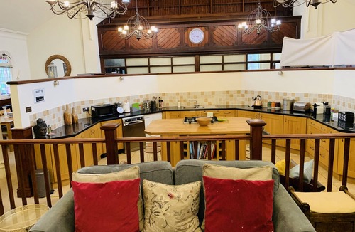 Boscombe House | UNIQUE OPEN PLAN CHURCH . CLOSE TO BEACH & TOWN. SLEEPS 8-10. HUGE SPACE