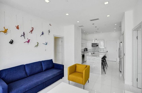 Hallandale Beach Condo | Unique Penthouse Condo With Private Terrace