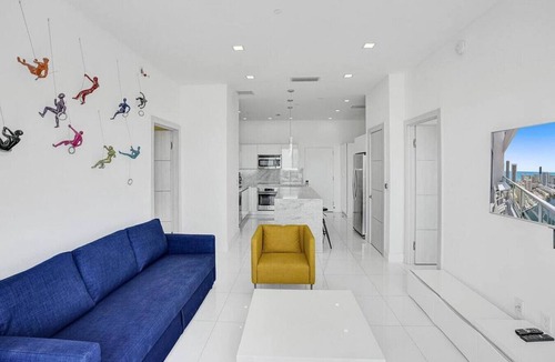 Hallandale Beach Condo | Unique Penthouse Condo With Private Terrace