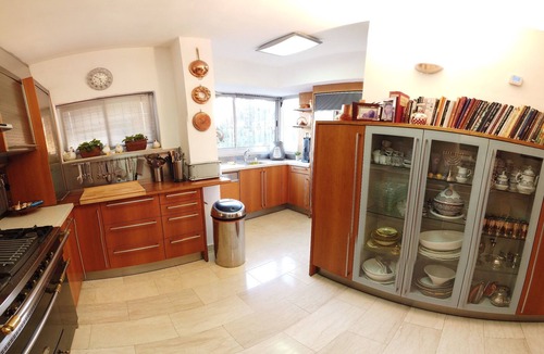 Kiryat Shmuel Apartment | Unique Penthouse With a Gorgeous Roof Top