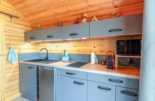 Jonquieres House | Unique 'Prestige Barrel' Cottage with Private Pool, Wi-Fi, and Air Conditioning