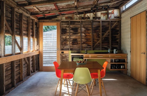 Invermay Apartment | Unique private accessible guestsuite architect designed urban cabin, Launceston.