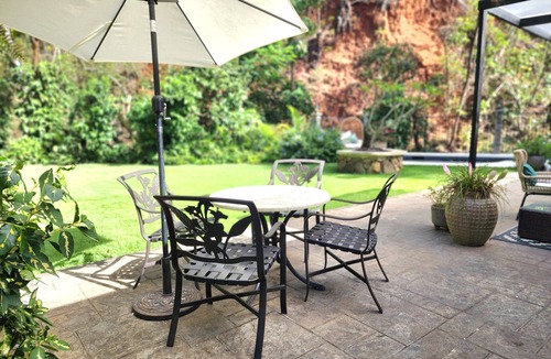 Mililani House | Unique, private and central