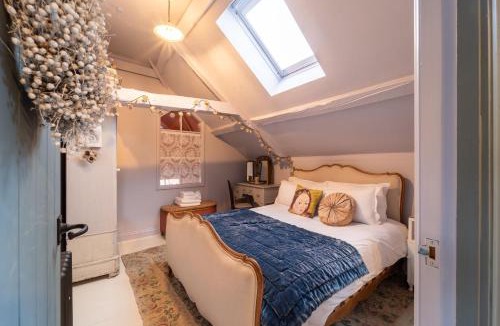 Deddington House | Unique renovated former chapel - Pass the Keys