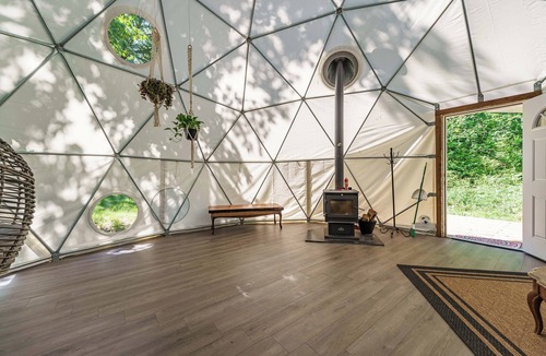 Kalama Apartment | Unique Riverfront Geo Dome