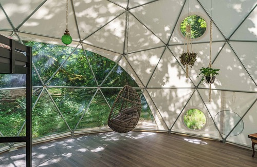Kalama Apartment | Unique Riverfront Geo Dome