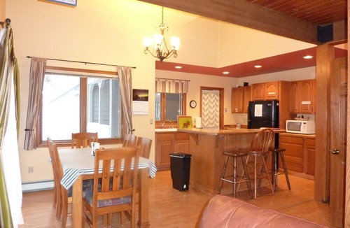 Alyeska House | Unique rustic home with Sauna and view of the creek - Walk to the Ski resort!