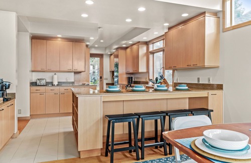 Cedar Heights House | Unique Seattle Gem: 5BR + 3.5BA w/lake & mountain views, AC, close to transit