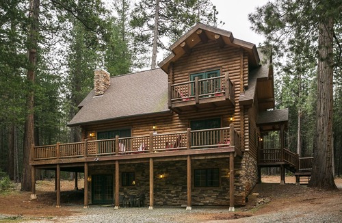 Volcano Cabin | Unique, Secluded, Luxury Log Cabin in the Gold Country w/EV Charger