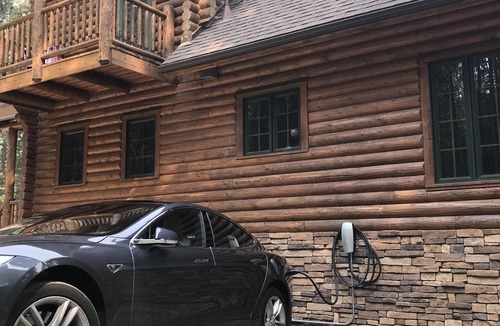 Volcano Cabin | Unique, Secluded, Luxury Log Cabin in the Gold Country w/EV Charger