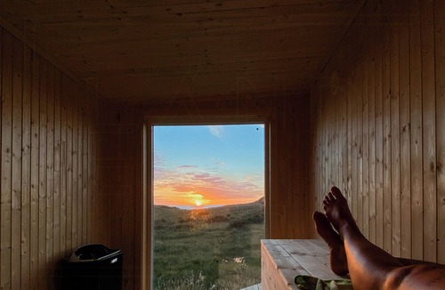 Flakstad House | Unique small cabin with sauna view in Lofoten