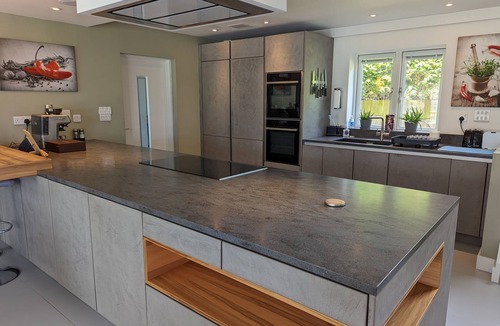 Thruxton House | Unique, Spacious, Self-Built Eco House with Huge Garden and Movie Room