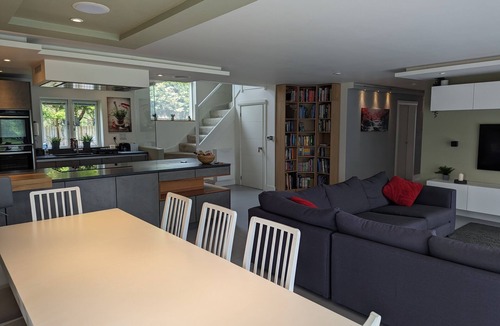 Thruxton House | Unique, Spacious, Self-Built Eco House with Huge Garden and Movie Room
