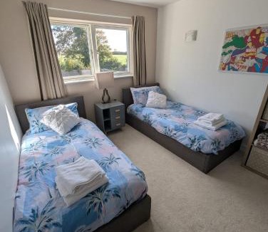 Thruxton House | Unique, Spacious, Self-Built Eco Home with huge garden and movie room