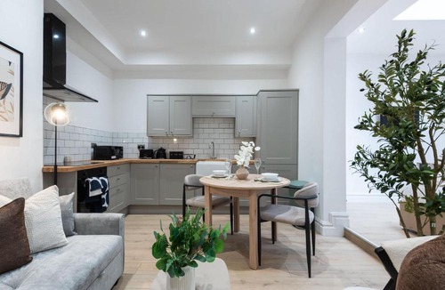Hull Old Town Apartment | Unique Split-Level Apartment in Central Hull