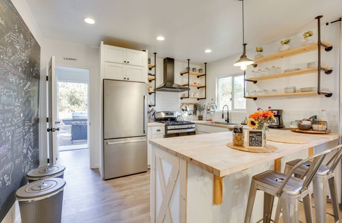Alpine Cottage | Unique Stay: Alpine 'mariposa Farmhouse' w/Views!