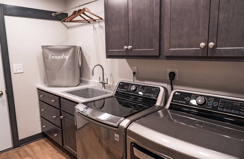 Manitowoc House | 𝗨𝗻𝗶𝗾𝘂𝗲 𝗦𝘁𝗮𝘆 at the Carriage Haus