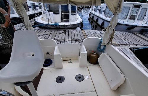 Chenille-Change Apartment | Unique Stay on Boat in Chenillé-Changé