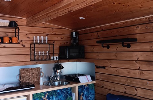 Digoin Boat Rental | Unique stay on Jupiter, comfortable boat in Digoin