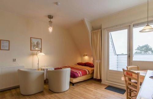 Bergen aan Zee Apartment | Unique studio on large estate with sea view