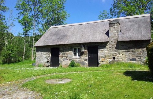 Aberfeldy Cottage | Unique thatched cottage ,restored to highest spec in gorgeous countryside