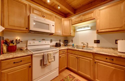 Thornton House | Unique Thornton Townhome: Swim, Ski, & Hike!