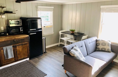 Shawnee Apartment | Unique Tiny Home near Shawnee Mission Park
