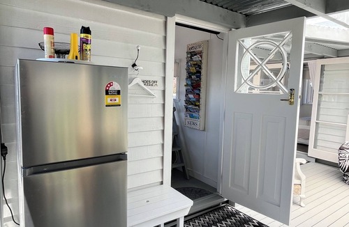 Whitianga Cottage | Unique Tiny homes with fabulous sea views and cosy internal courtyard.