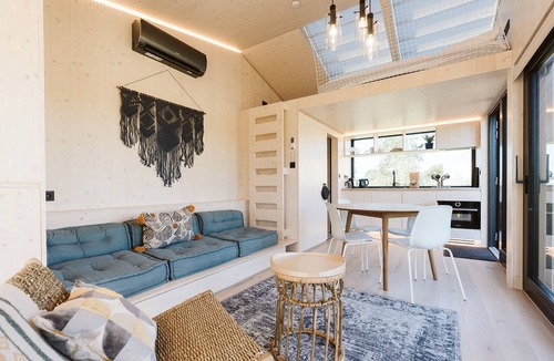 Ouddorp Ski Chalet | Unique tiny house in car-free area