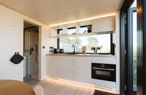 Ouddorp Ski Chalet | Unique tiny house in car-free area
