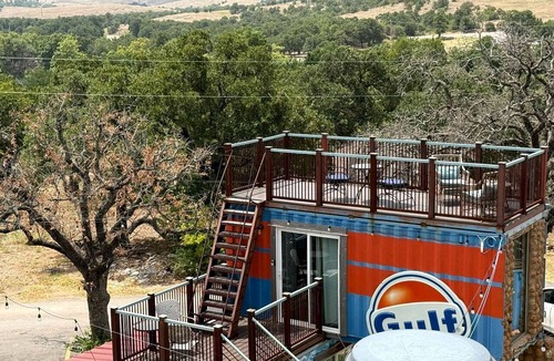 Medicine Park Cabin | Unique Tiny House Retreat with Rooftop Deck near Cobblestone Shops in Medicine Park, OK